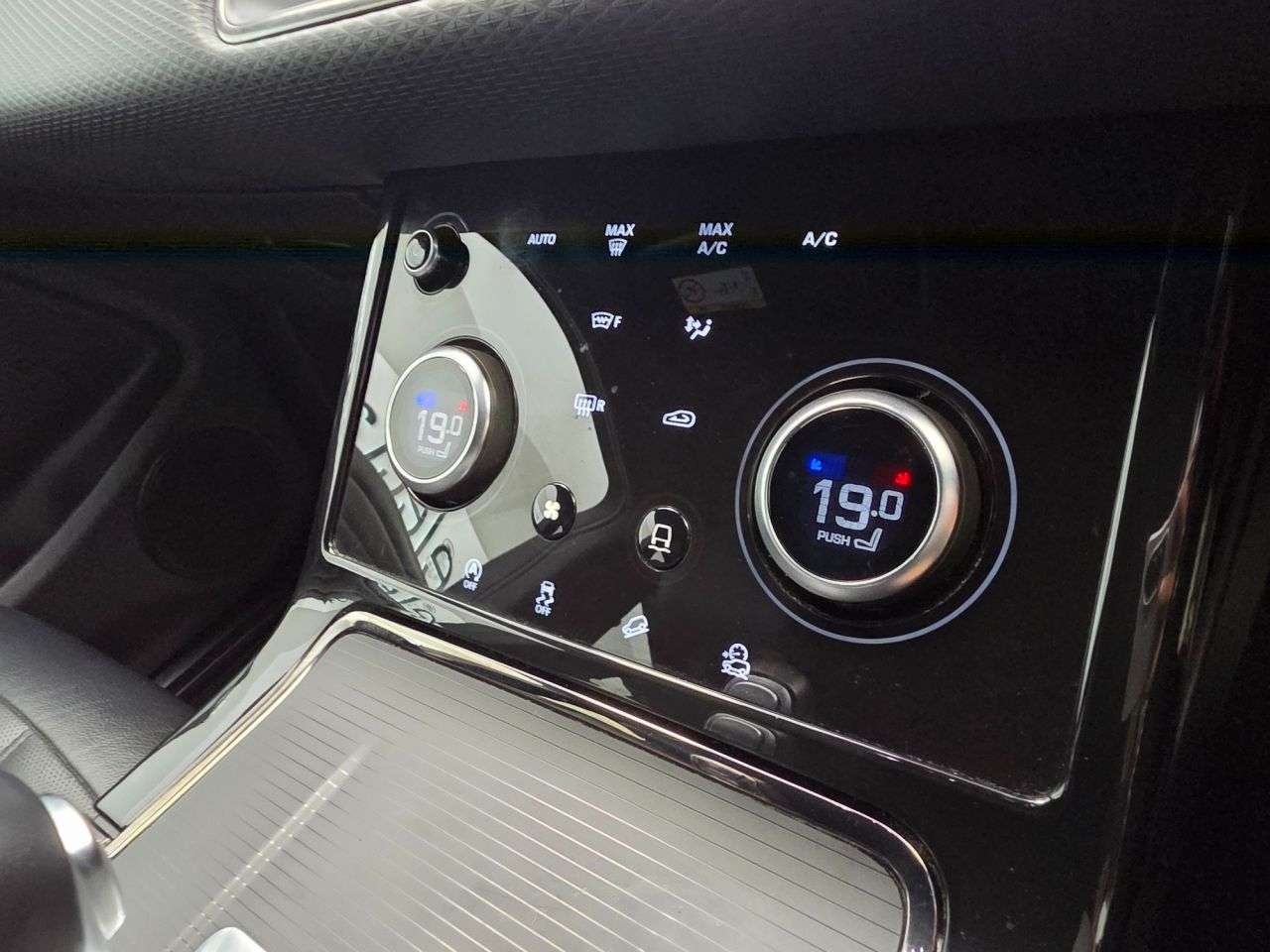 2019 LAND ROVER RANGE ROVER EVOQUE 2019 LAND ROVER RANGE ROVER EVOQUE