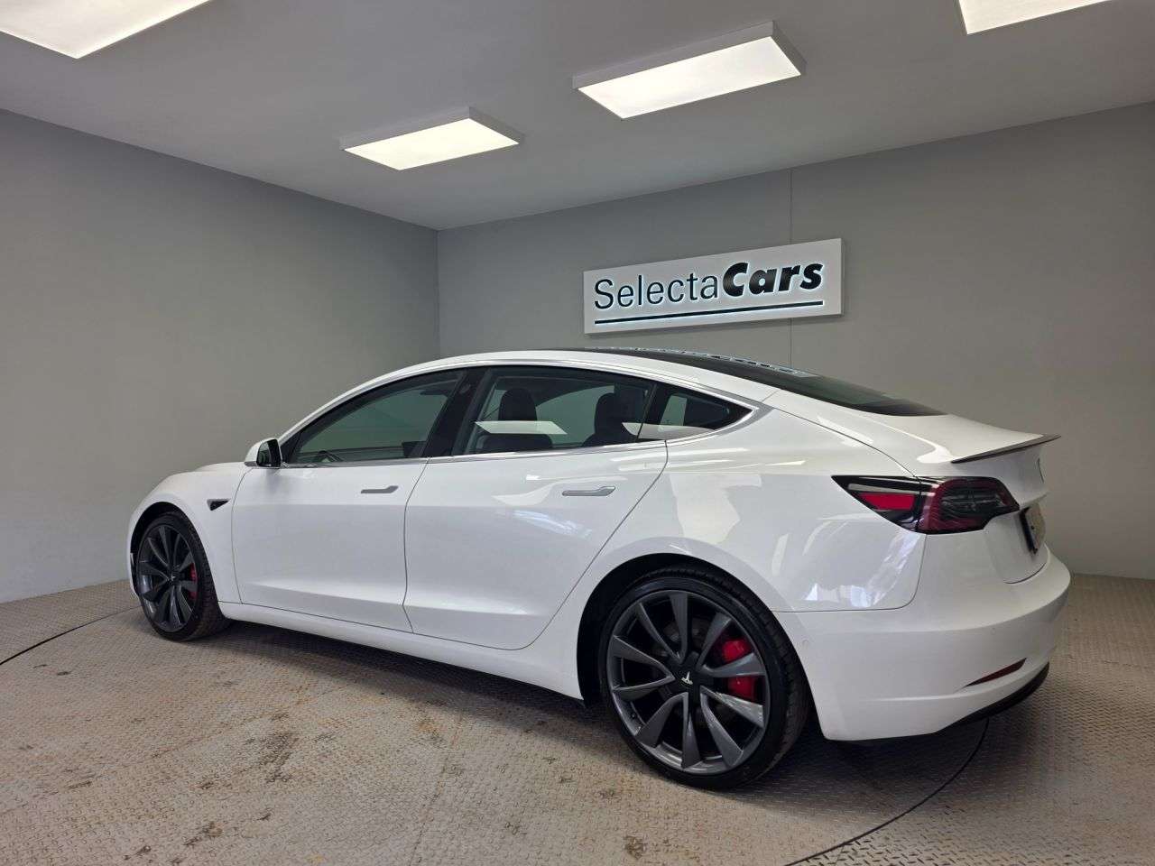 A 2020 TESLA MODEL 3 (Dual Motor) Performance Saloon 4dr Electric Auto 4WDE (Performance Upgrade A 2020 TESLA MODEL 3 (Dual Motor) Performance Saloon 4dr Electric Auto 4WDE (Performance Upgrade