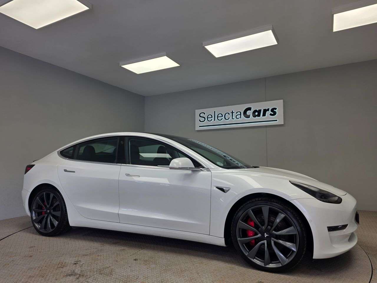 A 2020 TESLA MODEL 3 (Dual Motor) Performance Saloon 4dr Electric Auto 4WDE (Performance Upgrade A 2020 TESLA MODEL 3 (Dual Motor) Performance Saloon 4dr Electric Auto 4WDE (Performance Upgrade
