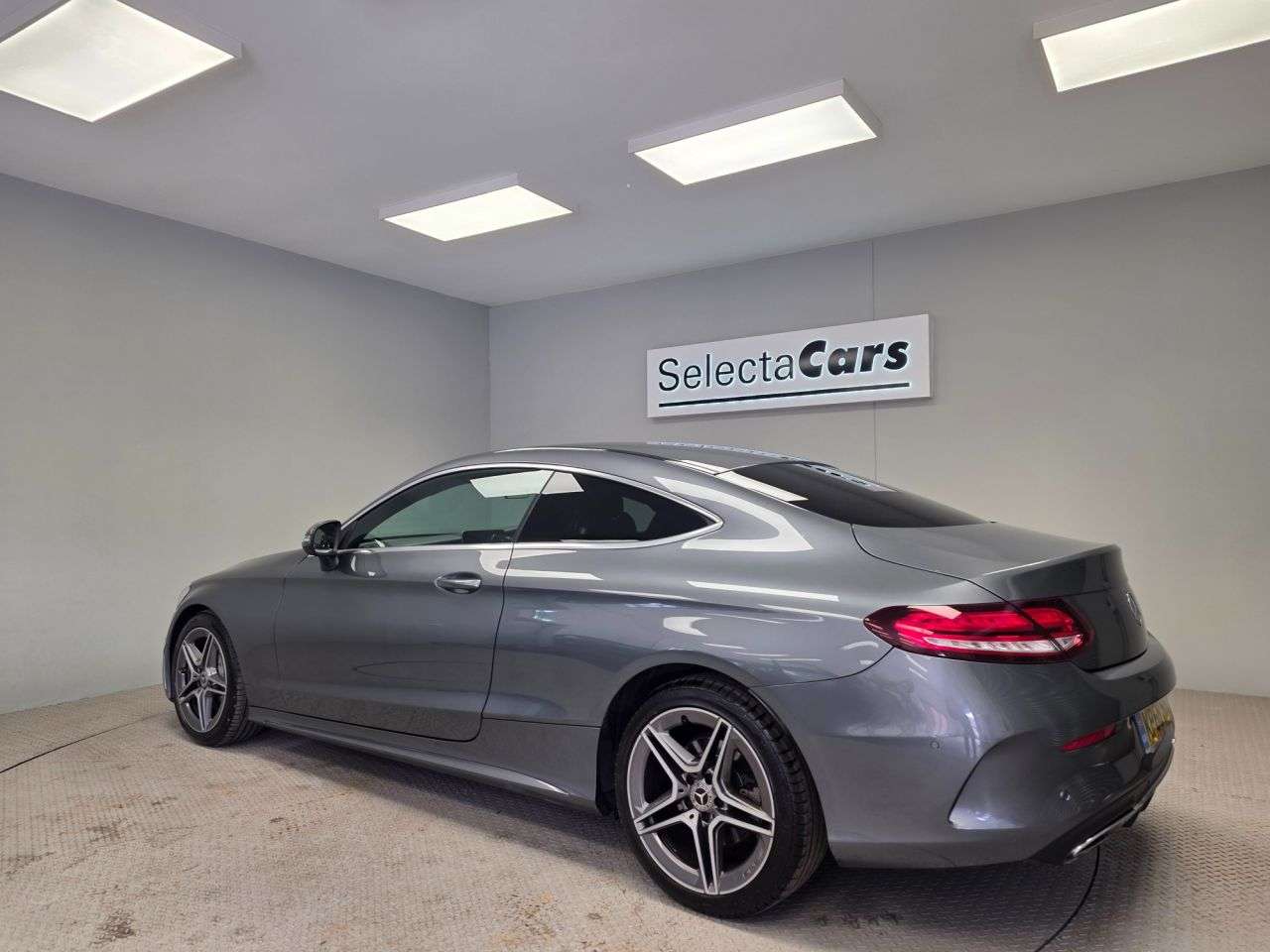 A 2018 MERCEDES-BENZ C-CLASS 2.0 C300d AMG Line (Premium) Coupe 2dr Diesel G-Tronic+ Euro 6 (s/s) (245 p A 2018 MERCEDES-BENZ C-CLASS 2.0 C300d AMG Line (Premium) Coupe 2dr Diesel G-Tronic+ Euro 6 (s/s) (245 p