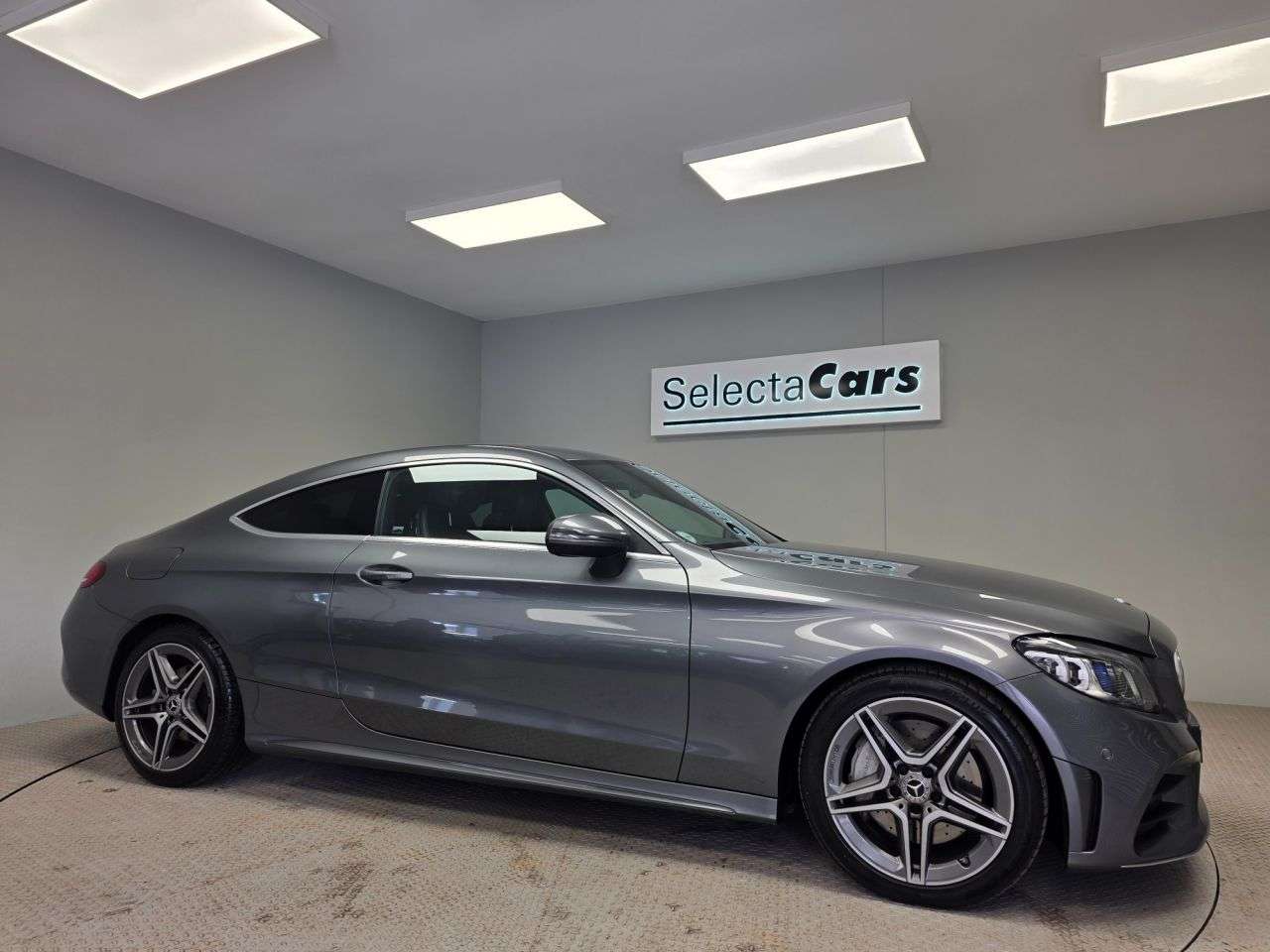 A 2018 MERCEDES-BENZ C-CLASS 2.0 C300d AMG Line (Premium) Coupe 2dr Diesel G-Tronic+ Euro 6 (s/s) (245 p A 2018 MERCEDES-BENZ C-CLASS 2.0 C300d AMG Line (Premium) Coupe 2dr Diesel G-Tronic+ Euro 6 (s/s) (245 p