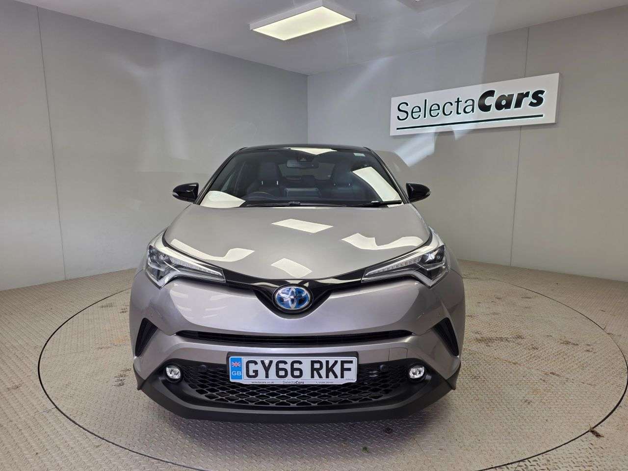 A 2016 TOYOTA C-HR 1.8 VVT-h Dynamic SUV 5dr Petrol Hybrid CVT Euro 6 (s/s) (122 ps) A 2016 TOYOTA C-HR 1.8 VVT-h Dynamic SUV 5dr Petrol Hybrid CVT Euro 6 (s/s) (122 ps)
