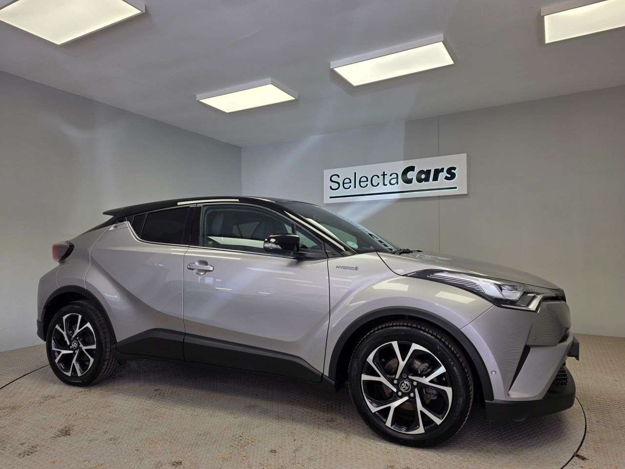 A 2016 TOYOTA C-HR 1.8 VVT-h Dynamic SUV 5dr Petrol Hybrid CVT Euro 6 (s/s) (122 ps) A 2016 TOYOTA C-HR 1.8 VVT-h Dynamic SUV 5dr Petrol Hybrid CVT Euro 6 (s/s) (122 ps)