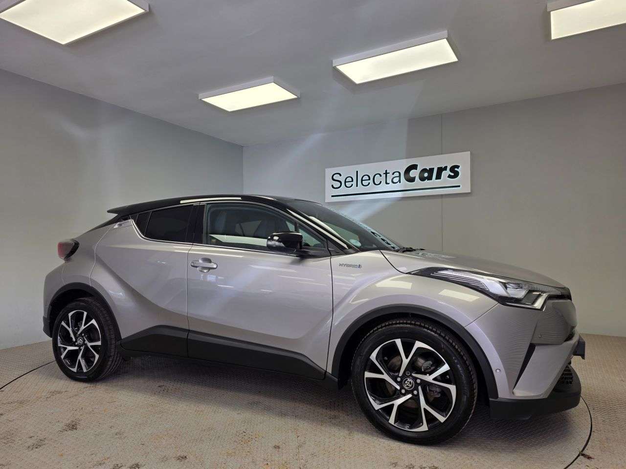 A 2016 TOYOTA C-HR 1.8 VVT-h Dynamic SUV 5dr Petrol Hybrid CVT Euro 6 (s/s) (122 ps) A 2016 TOYOTA C-HR 1.8 VVT-h Dynamic SUV 5dr Petrol Hybrid CVT Euro 6 (s/s) (122 ps)