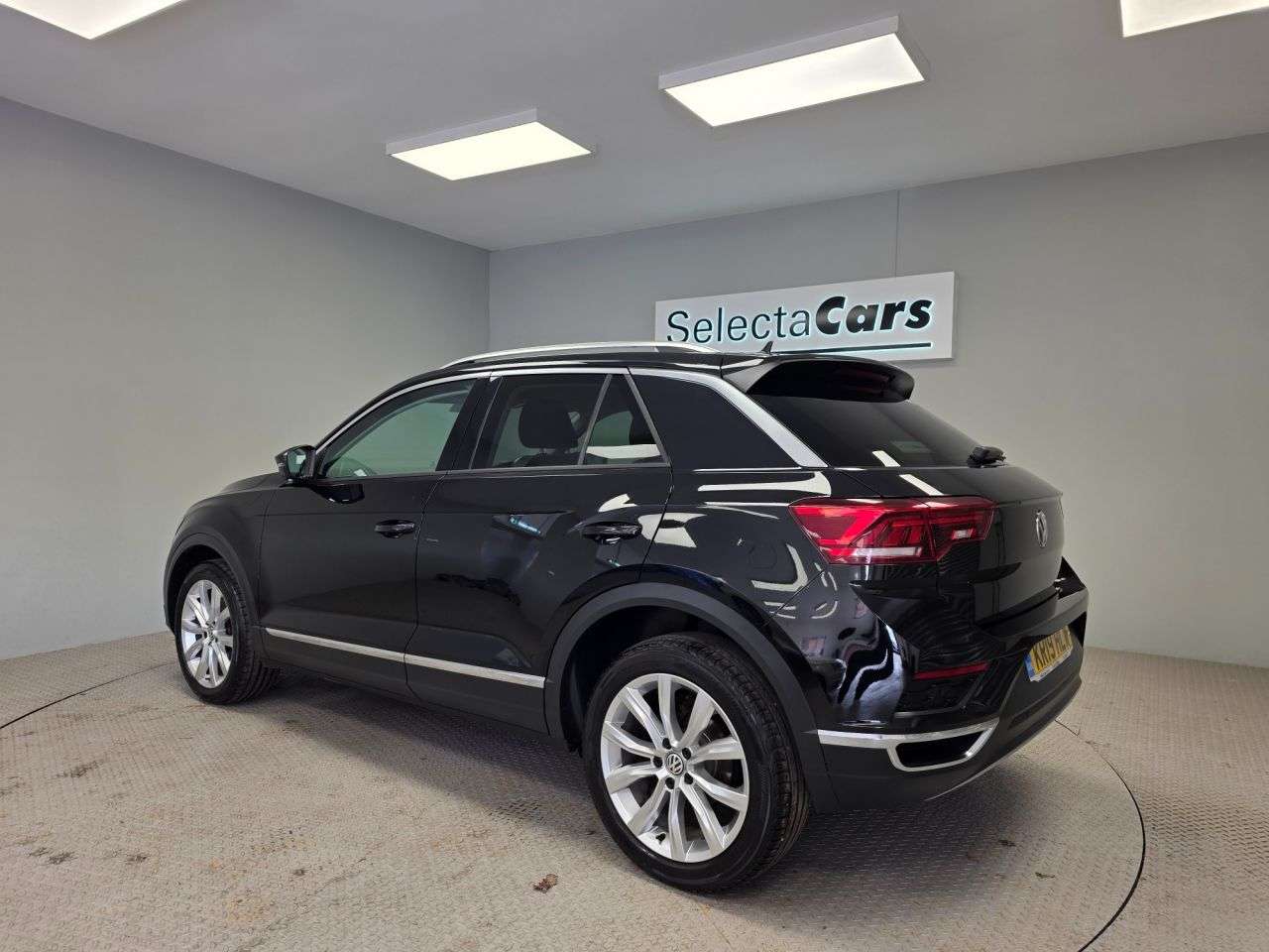 A 2019 VOLKSWAGEN T-ROC 2.0 TDI SEL SUV 5dr Diesel DSG Euro 6 (s/s) (150 ps) A 2019 VOLKSWAGEN T-ROC 2.0 TDI SEL SUV 5dr Diesel DSG Euro 6 (s/s) (150 ps)