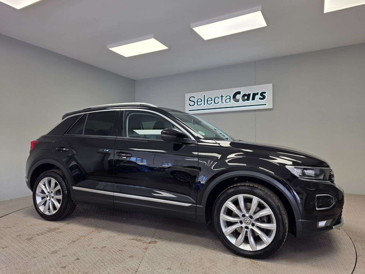 A 2019 VOLKSWAGEN T-ROC 2.0 TDI SEL SUV 5dr Diesel DSG Euro 6 (s/s) (150 ps) A 2019 VOLKSWAGEN T-ROC 2.0 TDI SEL SUV 5dr Diesel DSG Euro 6 (s/s) (150 ps)