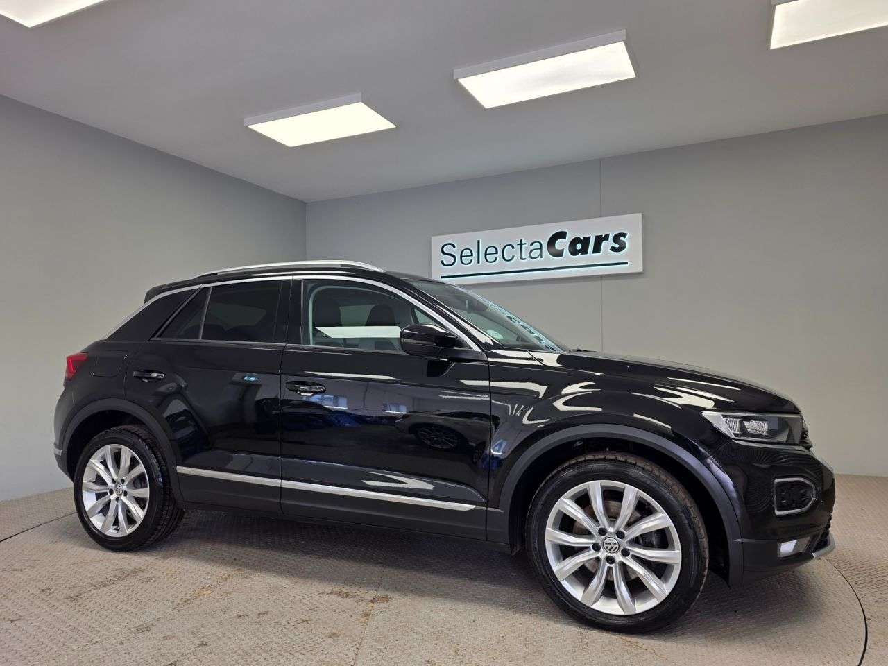 A 2019 VOLKSWAGEN T-ROC 2.0 TDI SEL SUV 5dr Diesel DSG Euro 6 (s/s) (150 ps) A 2019 VOLKSWAGEN T-ROC 2.0 TDI SEL SUV 5dr Diesel DSG Euro 6 (s/s) (150 ps)