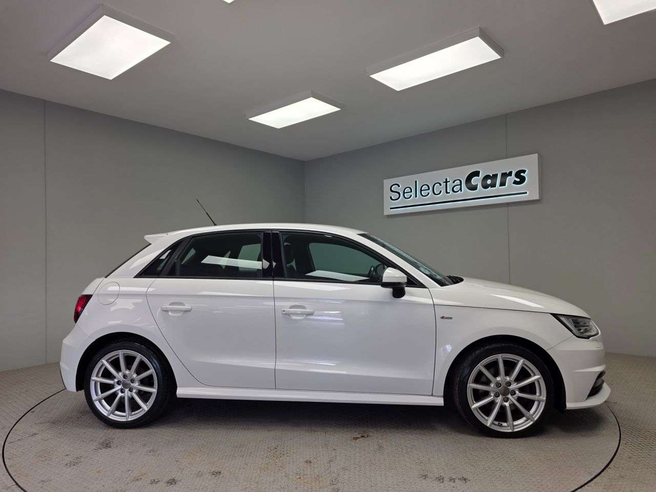 2017 AUDI A1 2017 AUDI A1