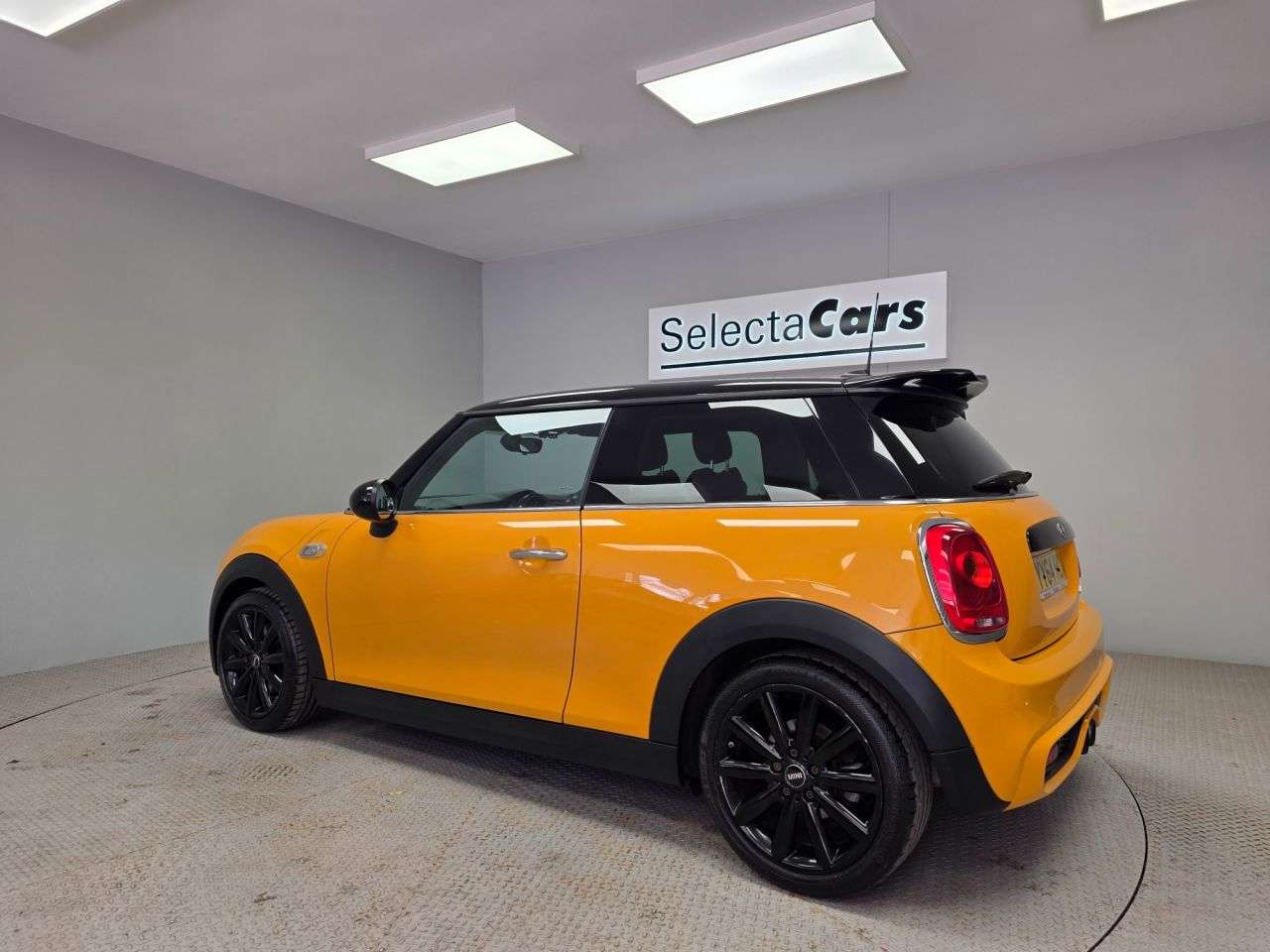 A 2014 MINI HATCH 2.0 Cooper S Hatchback 3dr Petrol Manual Euro 6 (s/s) (192 ps) A 2014 MINI HATCH 2.0 Cooper S Hatchback 3dr Petrol Manual Euro 6 (s/s) (192 ps)