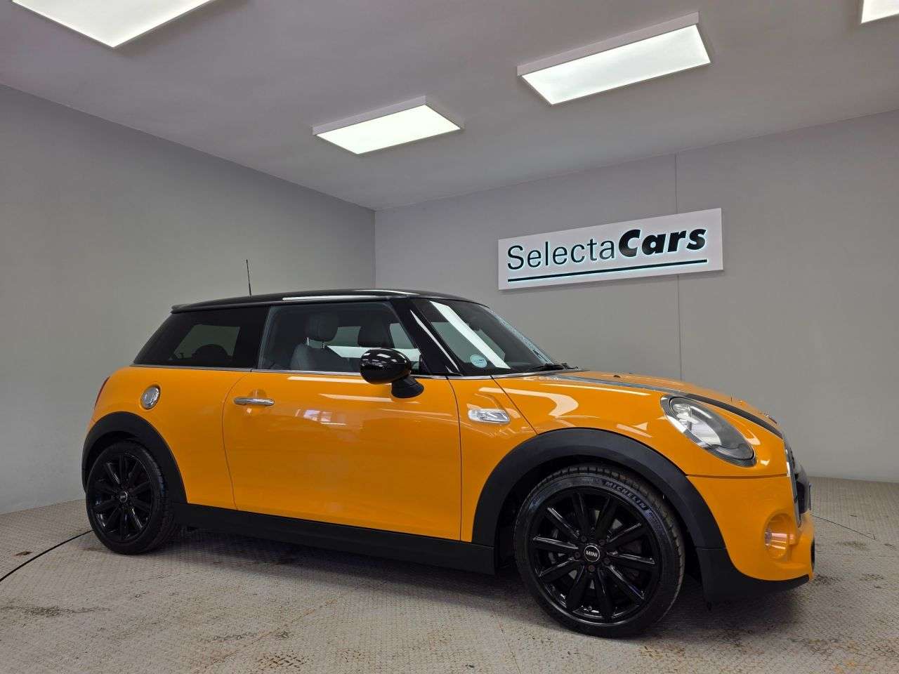 A 2014 MINI HATCH 2.0 Cooper S Hatchback 3dr Petrol Manual Euro 6 (s/s) (192 ps) A 2014 MINI HATCH 2.0 Cooper S Hatchback 3dr Petrol Manual Euro 6 (s/s) (192 ps)
