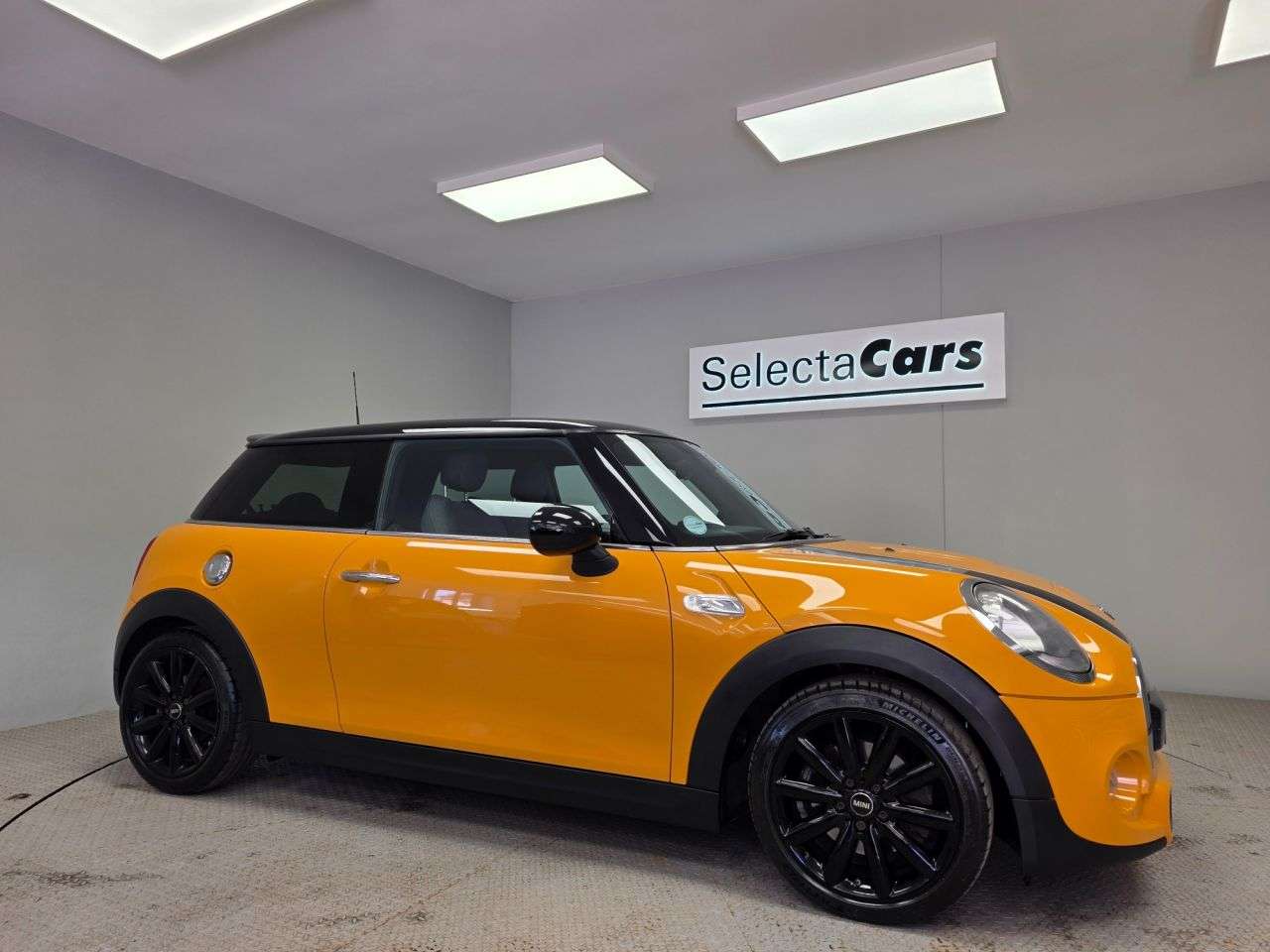 A 2014 MINI HATCH 2.0 Cooper S Hatchback 3dr Petrol Manual Euro 6 (s/s) (192 ps) A 2014 MINI HATCH 2.0 Cooper S Hatchback 3dr Petrol Manual Euro 6 (s/s) (192 ps)