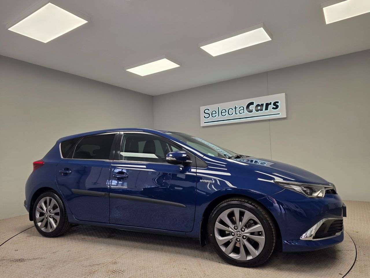 A 2017 TOYOTA AURIS 1.8 VVT-h Excel Hatchback 5dr Petrol Hybrid CVT Euro 6 (s/s) (Safety Sense) A 2017 TOYOTA AURIS 1.8 VVT-h Excel Hatchback 5dr Petrol Hybrid CVT Euro 6 (s/s) (Safety Sense)