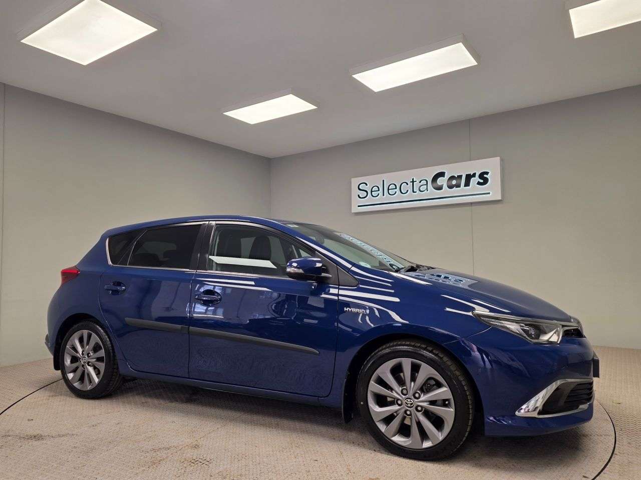 A 2017 TOYOTA AURIS 1.8 VVT-h Excel Hatchback 5dr Petrol Hybrid CVT Euro 6 (s/s) (Safety Sense) A 2017 TOYOTA AURIS 1.8 VVT-h Excel Hatchback 5dr Petrol Hybrid CVT Euro 6 (s/s) (Safety Sense)