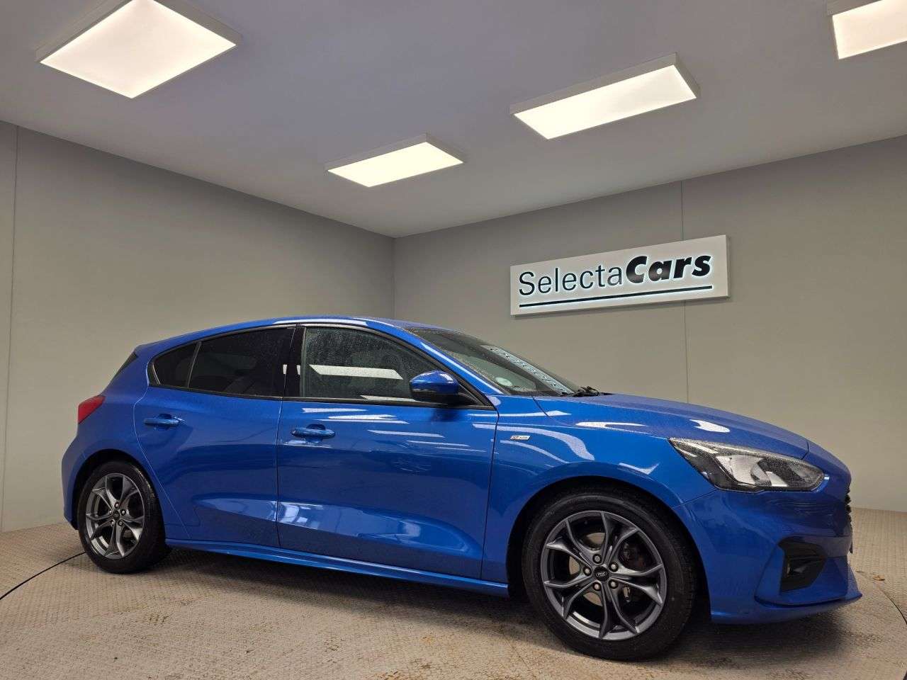 A 2019 FORD FOCUS 1.0T EcoBoost ST-Line Hatchback 5dr Petrol Manual Euro 6 (s/s) (125 ps) A 2019 FORD FOCUS 1.0T EcoBoost ST-Line Hatchback 5dr Petrol Manual Euro 6 (s/s) (125 ps)