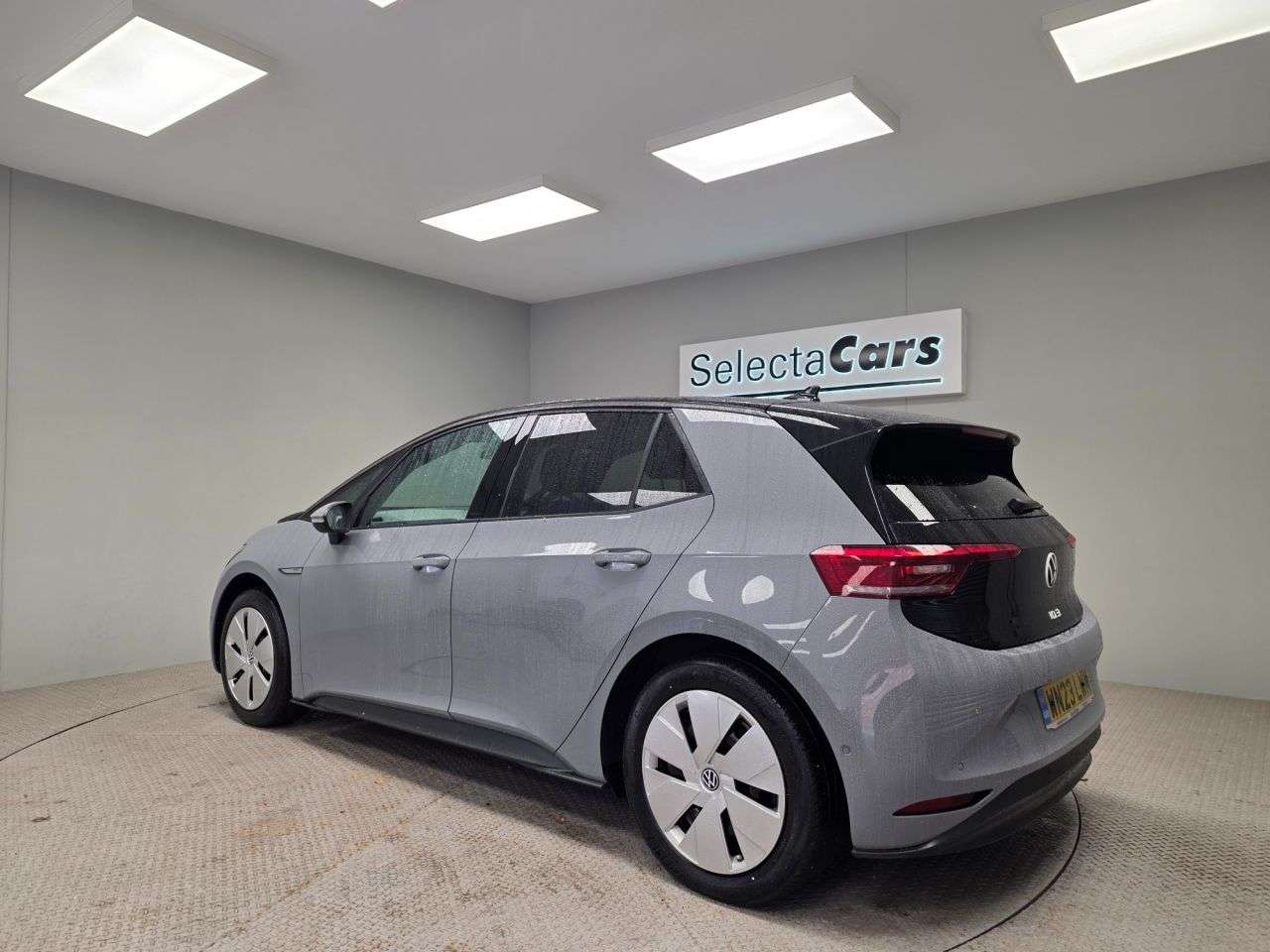 A 2023 VOLKSWAGEN ID.3 Pro Performance 58kWh Family Hatchback 5dr Electric Auto (204 ps) A 2023 VOLKSWAGEN ID.3 Pro Performance 58kWh Family Hatchback 5dr Electric Auto (204 ps)