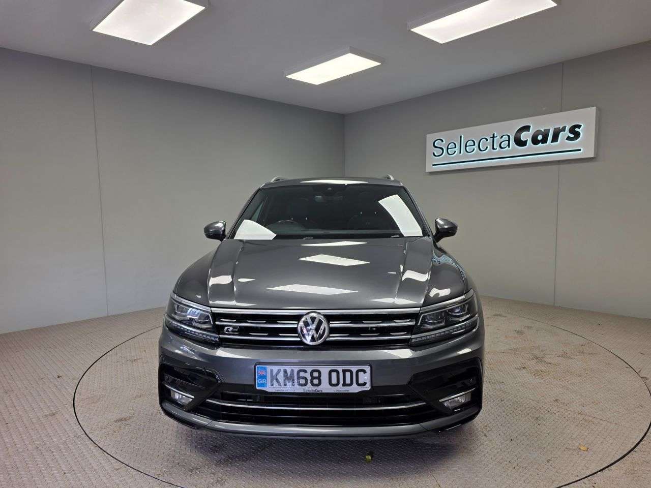 A 2018 VOLKSWAGEN TIGUAN 2.0 TDI R-Line SUV 5dr Diesel DSG 4Motion Euro 6 (s/s) (150 ps) A 2018 VOLKSWAGEN TIGUAN 2.0 TDI R-Line SUV 5dr Diesel DSG 4Motion Euro 6 (s/s) (150 ps)