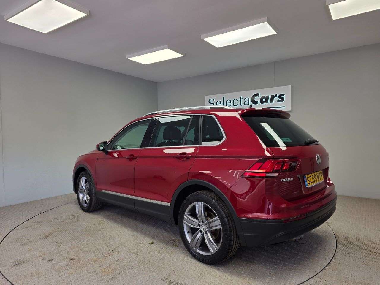 A 2019 VOLKSWAGEN TIGUAN 2.0 TDI Match SUV 5dr Diesel DSG Euro 6 (s/s) (150 ps) A 2019 VOLKSWAGEN TIGUAN 2.0 TDI Match SUV 5dr Diesel DSG Euro 6 (s/s) (150 ps)