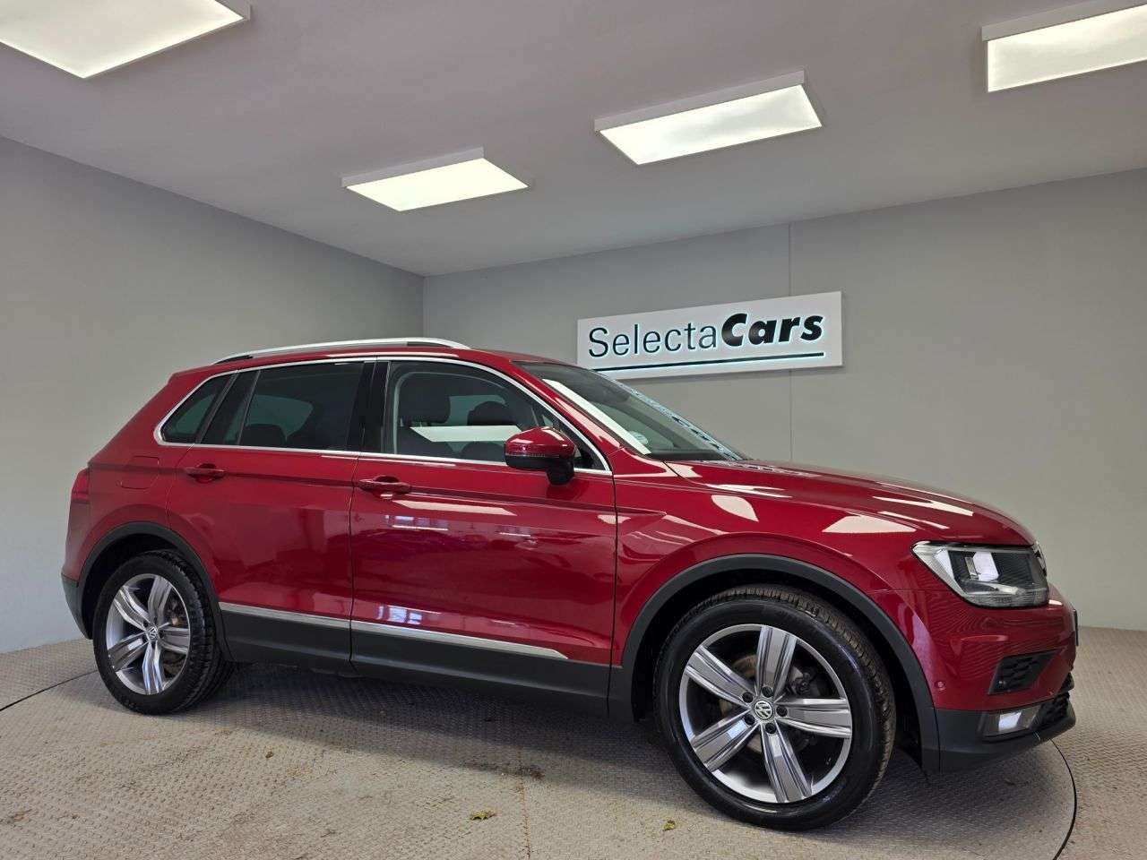 A 2019 VOLKSWAGEN TIGUAN 2.0 TDI Match SUV 5dr Diesel DSG Euro 6 (s/s) (150 ps) A 2019 VOLKSWAGEN TIGUAN 2.0 TDI Match SUV 5dr Diesel DSG Euro 6 (s/s) (150 ps)