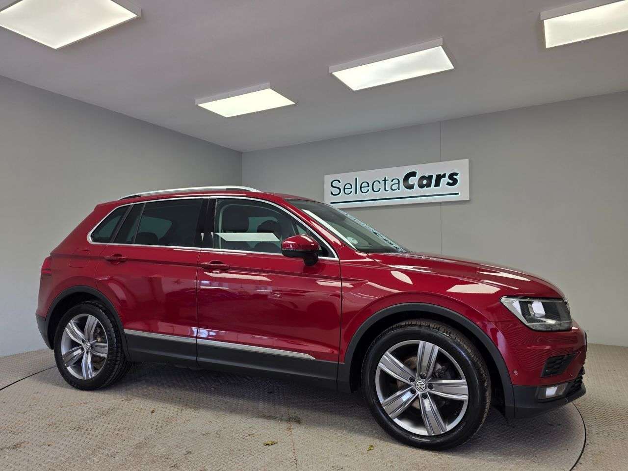 A 2019 VOLKSWAGEN TIGUAN 2.0 TDI Match SUV 5dr Diesel DSG Euro 6 (s/s) (150 ps) A 2019 VOLKSWAGEN TIGUAN 2.0 TDI Match SUV 5dr Diesel DSG Euro 6 (s/s) (150 ps)