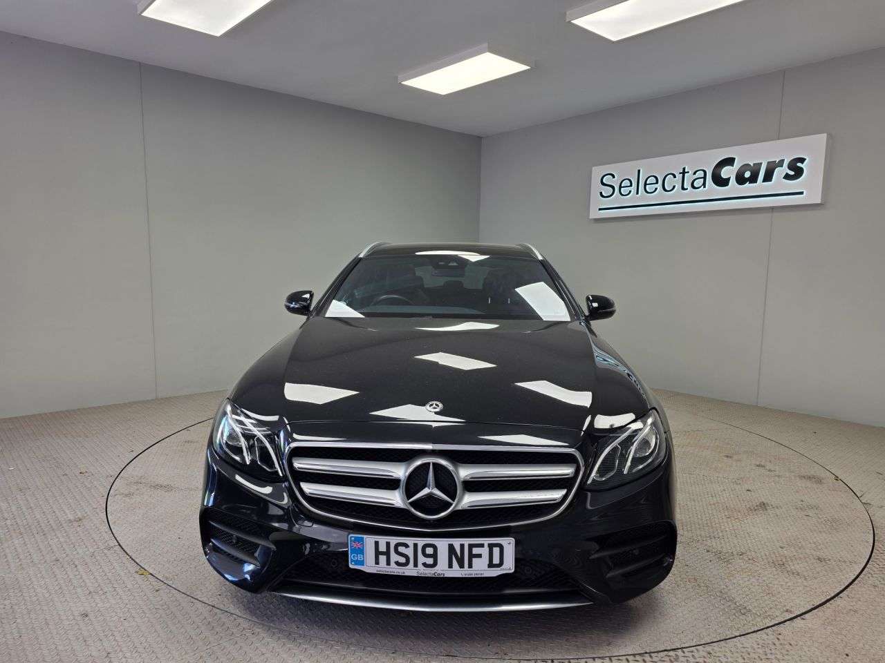 A 2019 MERCEDES-BENZ E-CLASS 2.0 E200 AMG Line (Premium) Estate 5dr Petrol G-Tronic+ Euro 6 (s/s) (184 p A 2019 MERCEDES-BENZ E-CLASS 2.0 E200 AMG Line (Premium) Estate 5dr Petrol G-Tronic+ Euro 6 (s/s) (184 p