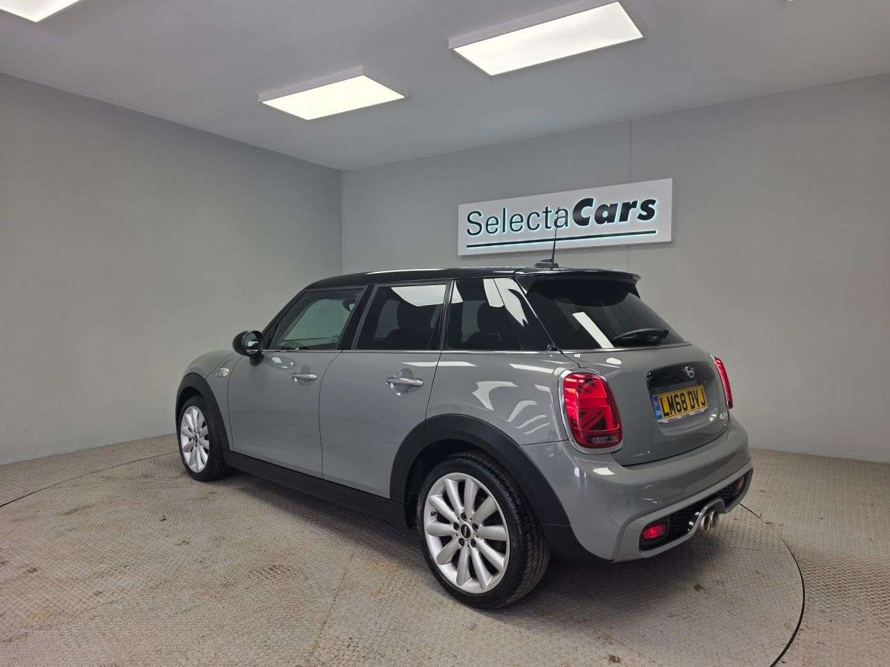 A 2018 MINI HATCH 2.0 Cooper S Hatchback 5dr Petrol Steptronic Euro 6 (s/s) (192 ps) A 2018 MINI HATCH 2.0 Cooper S Hatchback 5dr Petrol Steptronic Euro 6 (s/s) (192 ps)