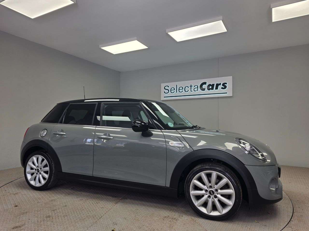 A 2018 MINI HATCH 2.0 Cooper S Hatchback 5dr Petrol Steptronic Euro 6 (s/s) (192 ps) A 2018 MINI HATCH 2.0 Cooper S Hatchback 5dr Petrol Steptronic Euro 6 (s/s) (192 ps)