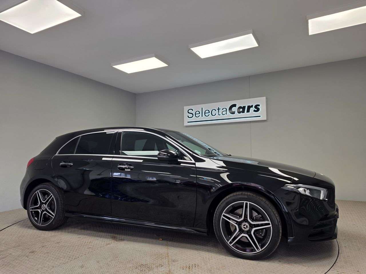 A 2020 MERCEDES-BENZ A-CLASS 1.3 A250e 15.6kWh AMG Line (Premium 2) Hatchback 5dr Petrol Plug-in Hybrid A 2020 MERCEDES-BENZ A-CLASS 1.3 A250e 15.6kWh AMG Line (Premium 2) Hatchback 5dr Petrol Plug-in Hybrid