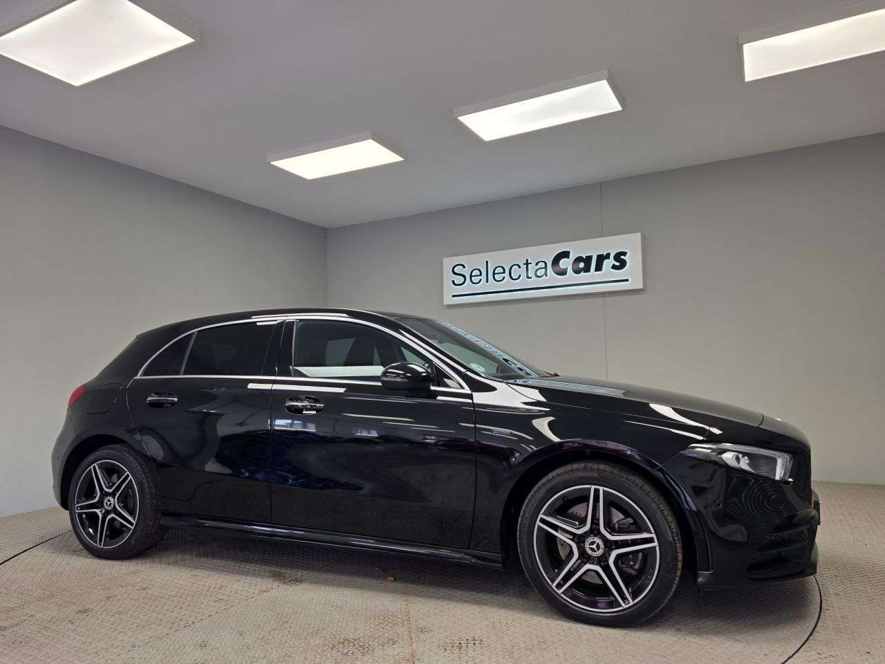 A 2020 MERCEDES-BENZ A-CLASS 1.3 A250e 15.6kWh AMG Line (Premium 2) Hatchback 5dr Petrol Plug-in Hybrid A 2020 MERCEDES-BENZ A-CLASS 1.3 A250e 15.6kWh AMG Line (Premium 2) Hatchback 5dr Petrol Plug-in Hybrid