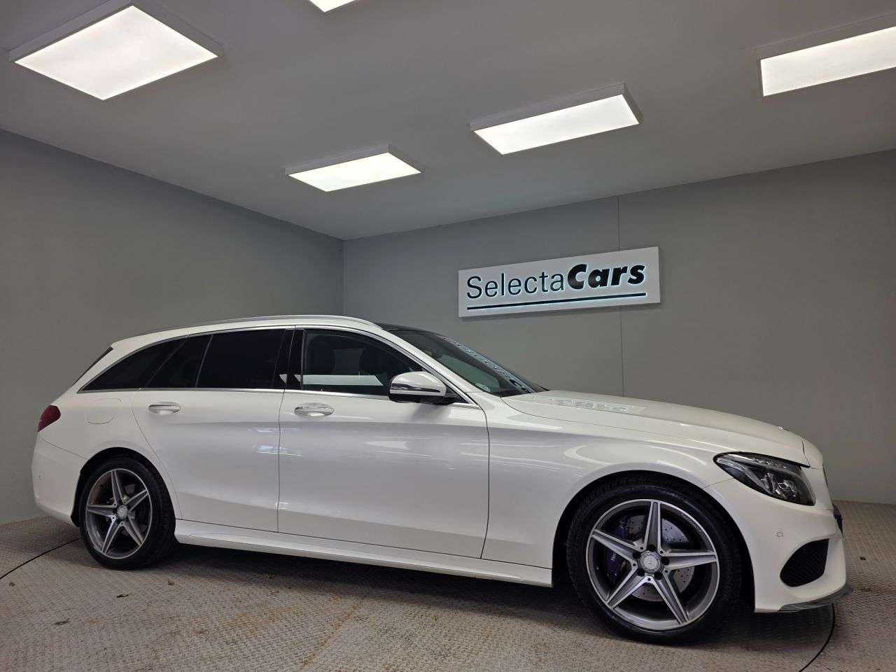 A 2017 MERCEDES-BENZ C-CLASS 2.1 C250d AMG Line (Premium Plus) Estate 5dr Diesel G-Tronic+ Euro 6 (s/s) A 2017 MERCEDES-BENZ C-CLASS 2.1 C250d AMG Line (Premium Plus) Estate 5dr Diesel G-Tronic+ Euro 6 (s/s)