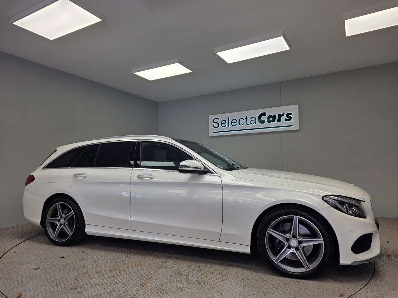 A 2017 MERCEDES-BENZ C-CLASS 2.1 C250d AMG Line (Premium Plus) Estate 5dr Diesel G-Tronic+ Euro 6 (s/s) A 2017 MERCEDES-BENZ C-CLASS 2.1 C250d AMG Line (Premium Plus) Estate 5dr Diesel G-Tronic+ Euro 6 (s/s)