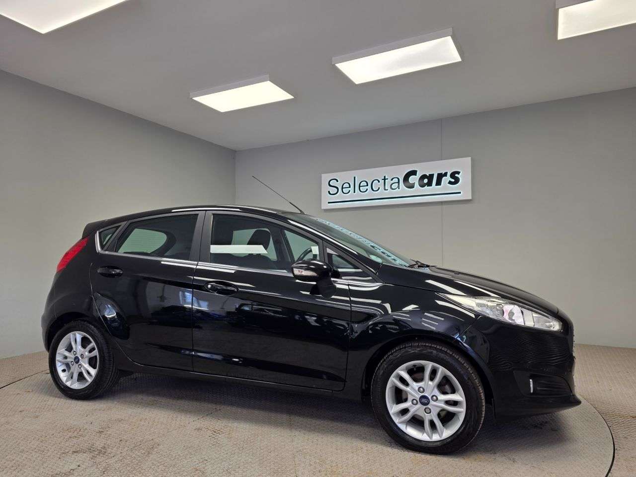A 2014 FORD FIESTA 1.0T EcoBoost Zetec Hatchback 5dr Petrol Powershift Euro 5 (100 ps) A 2014 FORD FIESTA 1.0T EcoBoost Zetec Hatchback 5dr Petrol Powershift Euro 5 (100 ps)