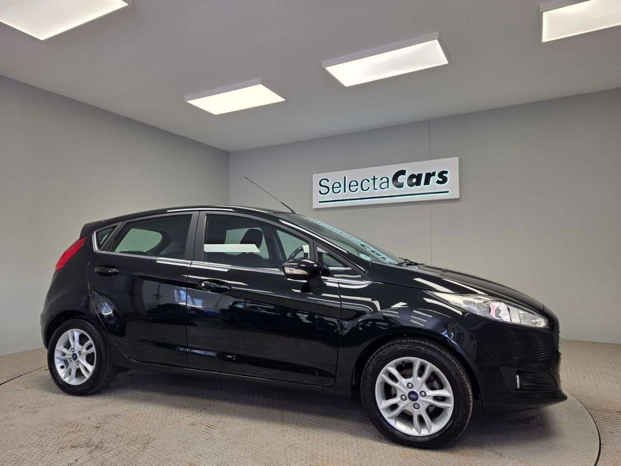 A 2014 FORD FIESTA 1.0T EcoBoost Zetec Hatchback 5dr Petrol Powershift Euro 5 (100 ps) A 2014 FORD FIESTA 1.0T EcoBoost Zetec Hatchback 5dr Petrol Powershift Euro 5 (100 ps)
