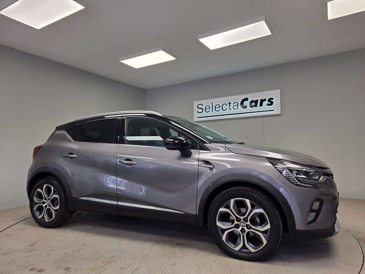 A 2023 RENAULT CAPTUR 1.0 TCe techno SUV 5dr Petrol Manual Euro 6 (s/s) (90 ps) A 2023 RENAULT CAPTUR 1.0 TCe techno SUV 5dr Petrol Manual Euro 6 (s/s) (90 ps)