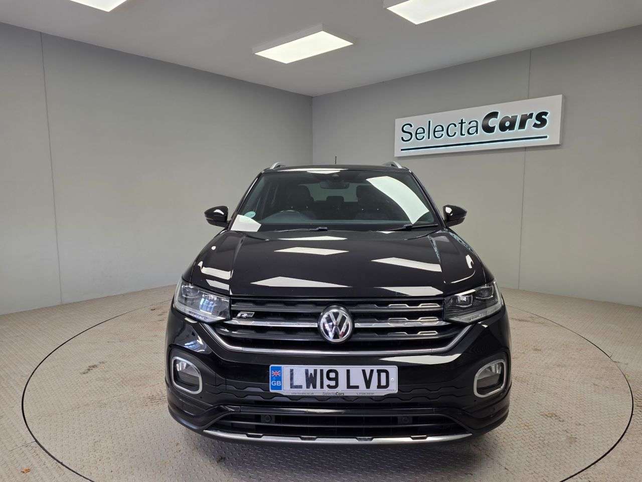 A 2019 VOLKSWAGEN T-CROSS 1.0 TSI R-Line SUV 5dr Petrol Manual Euro 6 (s/s) (115 ps) A 2019 VOLKSWAGEN T-CROSS 1.0 TSI R-Line SUV 5dr Petrol Manual Euro 6 (s/s) (115 ps)