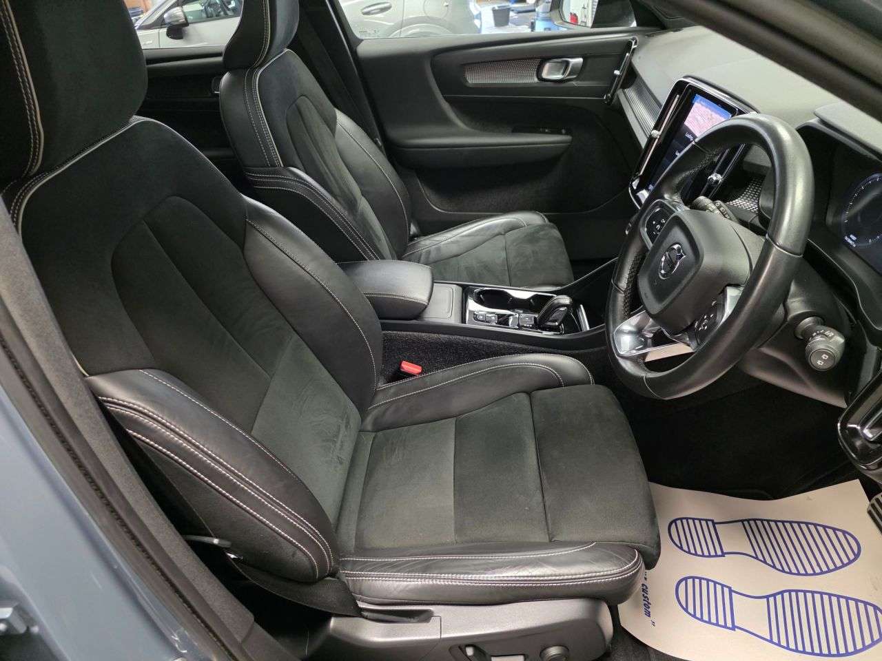 2022 VOLVO XC40 2022 VOLVO XC40