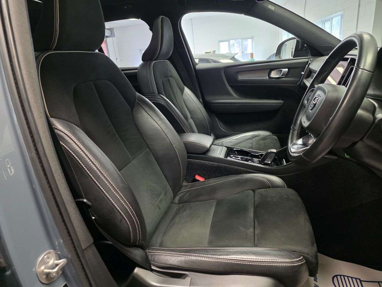 2022 VOLVO XC40 2022 VOLVO XC40