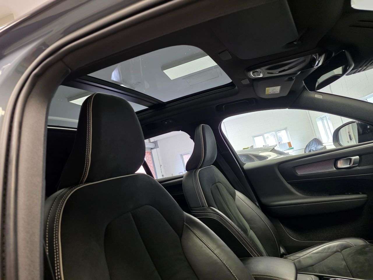 2022 VOLVO XC40 2022 VOLVO XC40