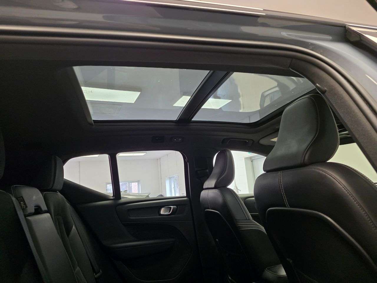 2022 VOLVO XC40 2022 VOLVO XC40