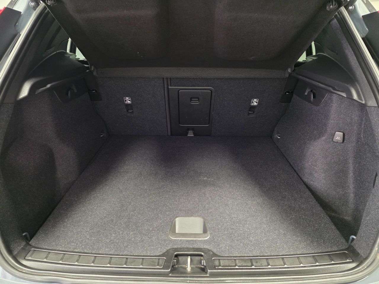 2022 VOLVO XC40 2022 VOLVO XC40