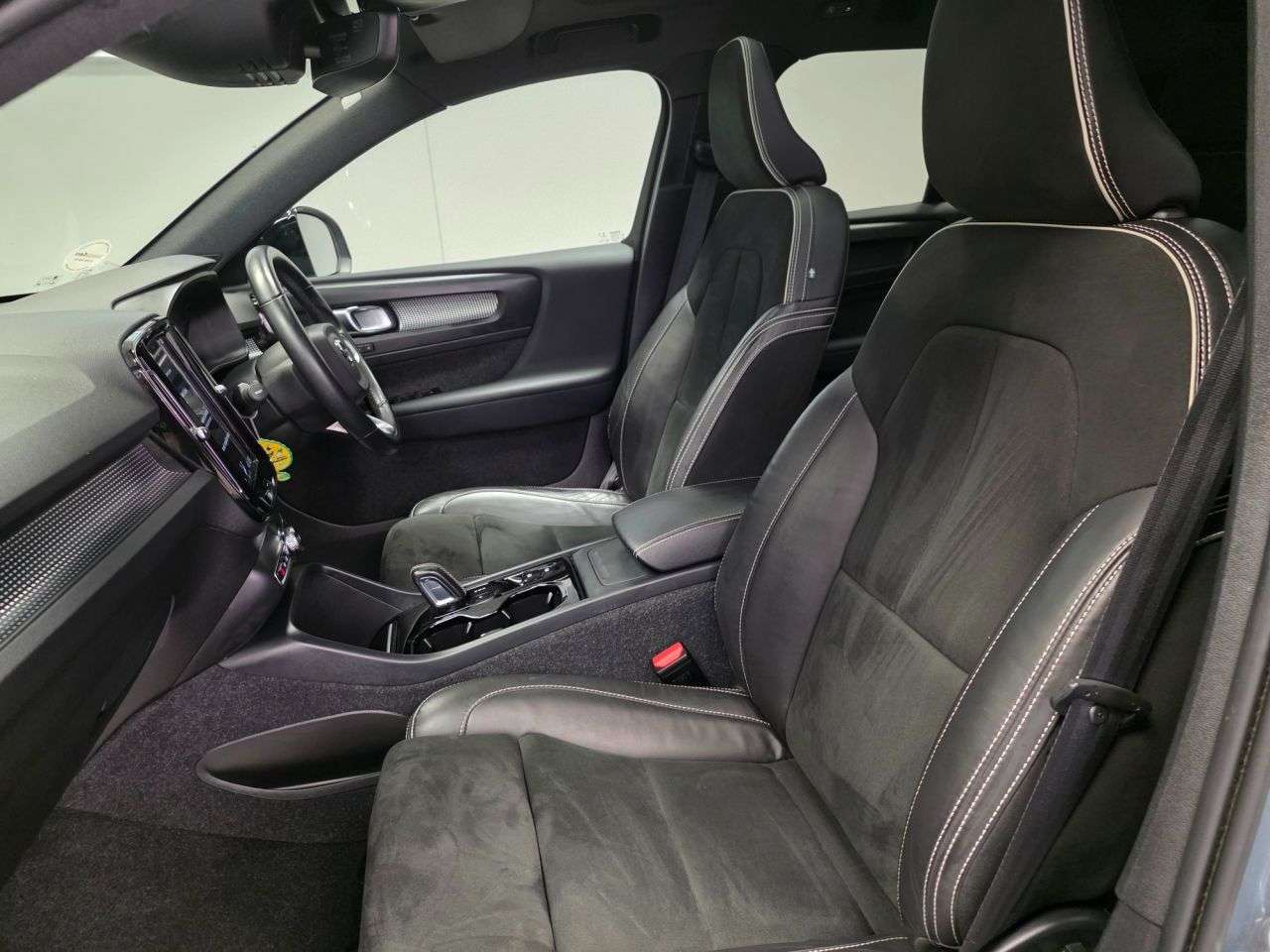 2022 VOLVO XC40 2022 VOLVO XC40