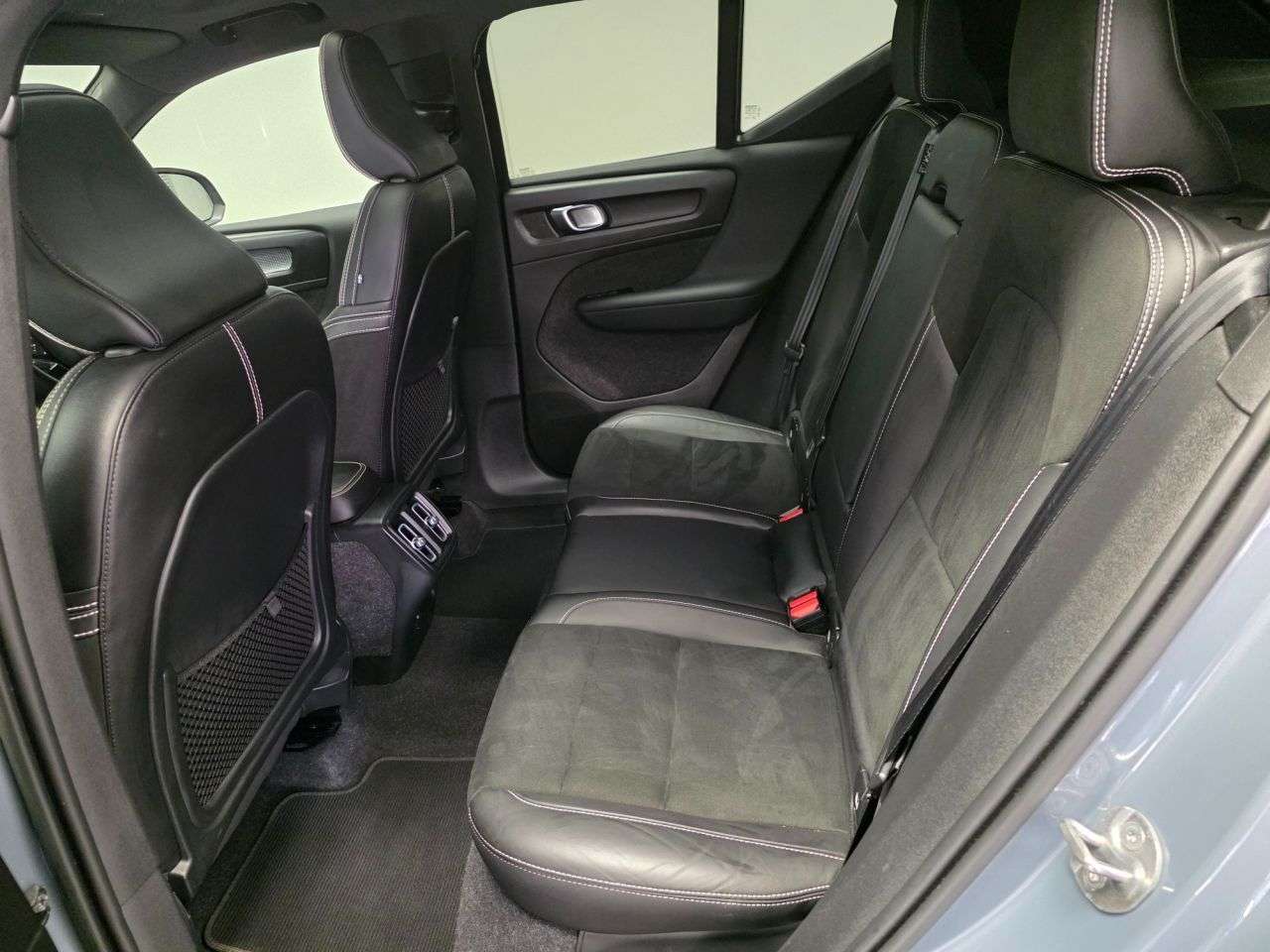 2022 VOLVO XC40 2022 VOLVO XC40