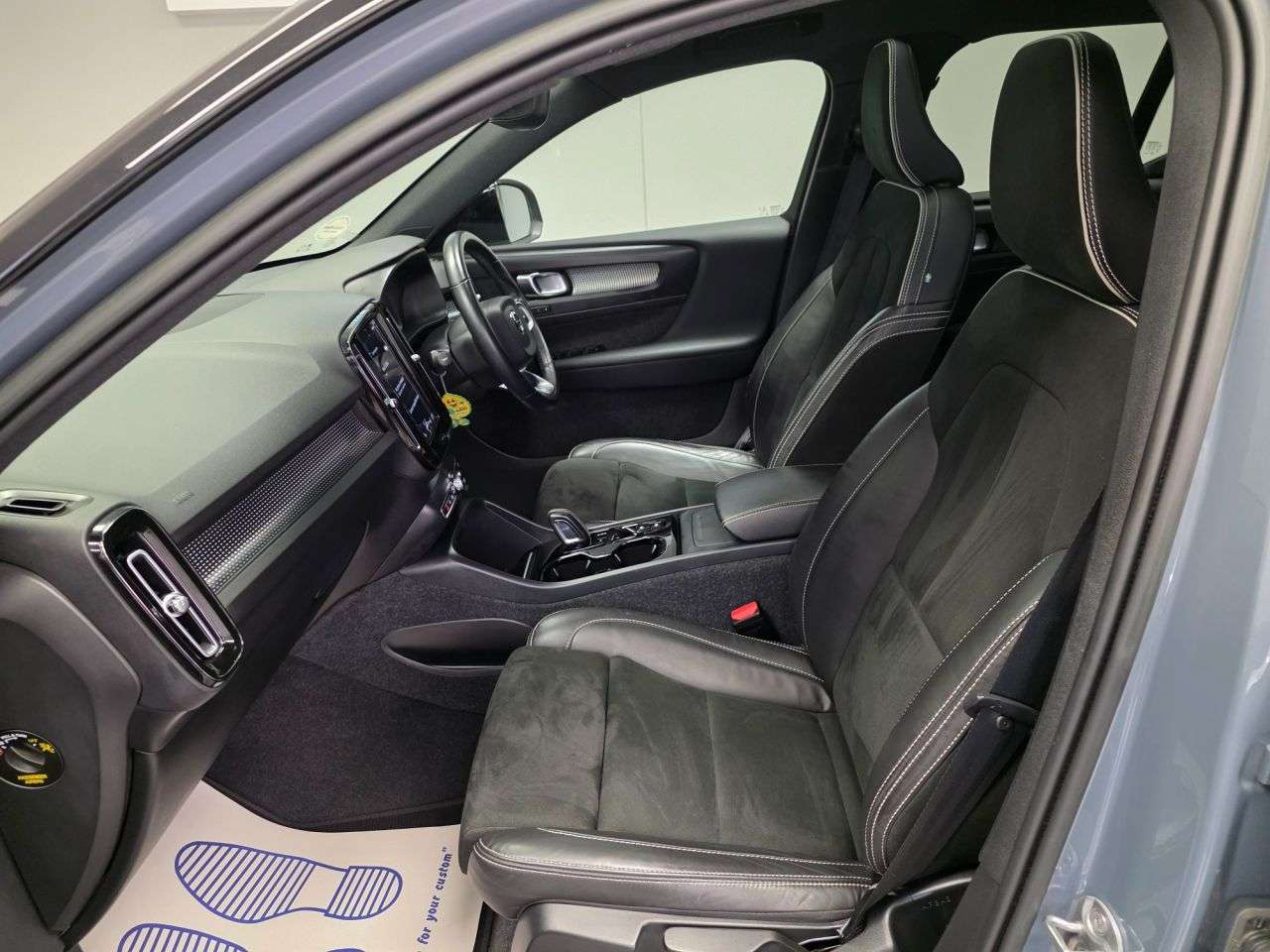 2022 VOLVO XC40 2022 VOLVO XC40