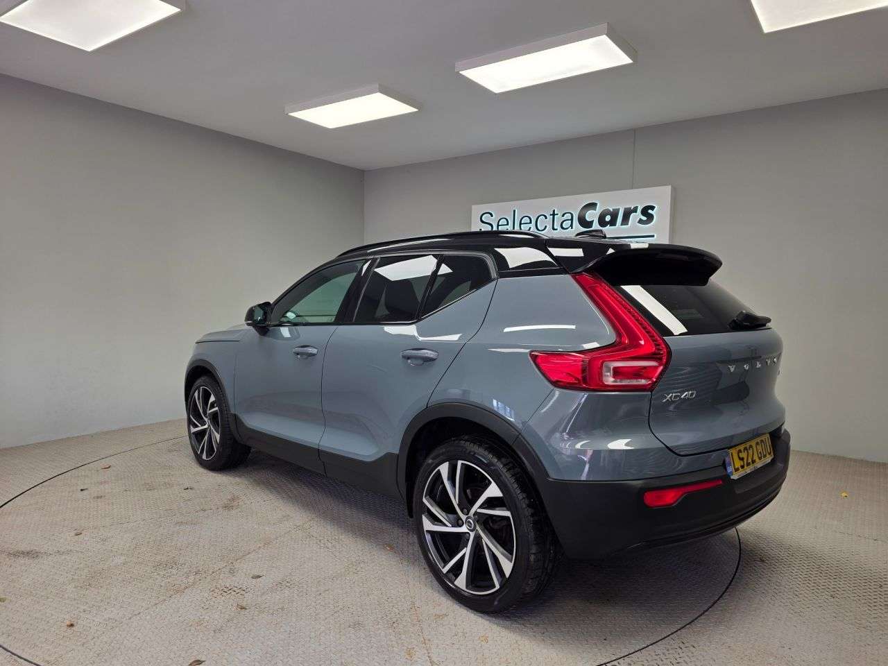 2022 VOLVO XC40 2022 VOLVO XC40