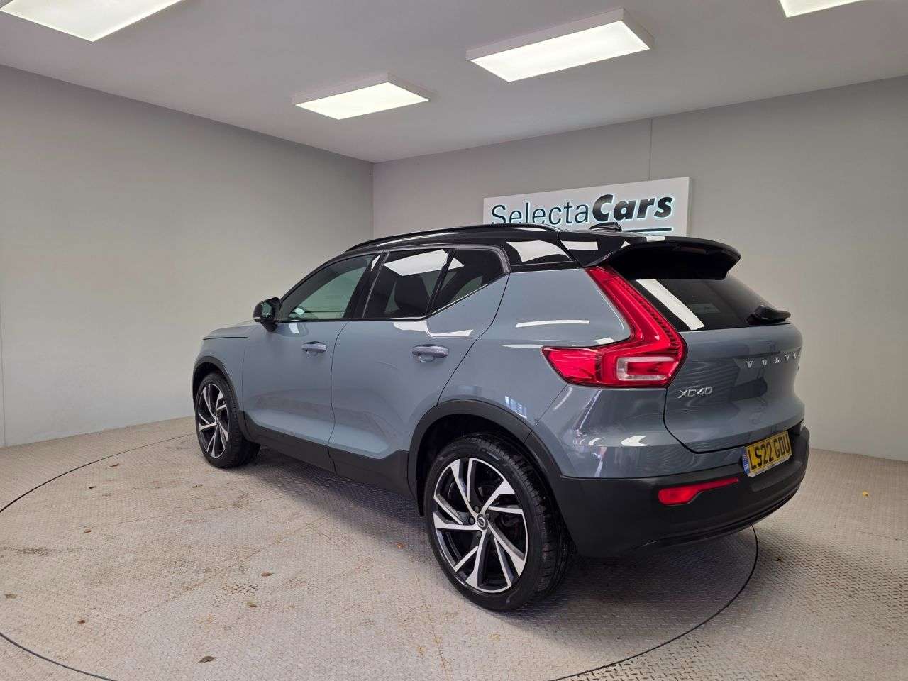 A 2022 VOLVO XC40 1.5 T3 R-Design Pro SUV 5dr Petrol Auto Euro 6 (s/s) (163 ps) A 2022 VOLVO XC40 1.5 T3 R-Design Pro SUV 5dr Petrol Auto Euro 6 (s/s) (163 ps)