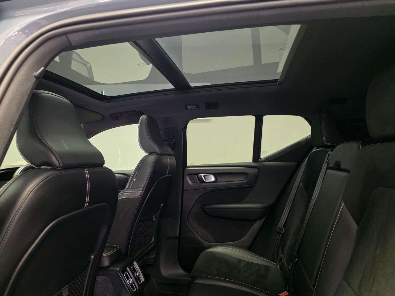 2022 VOLVO XC40 2022 VOLVO XC40