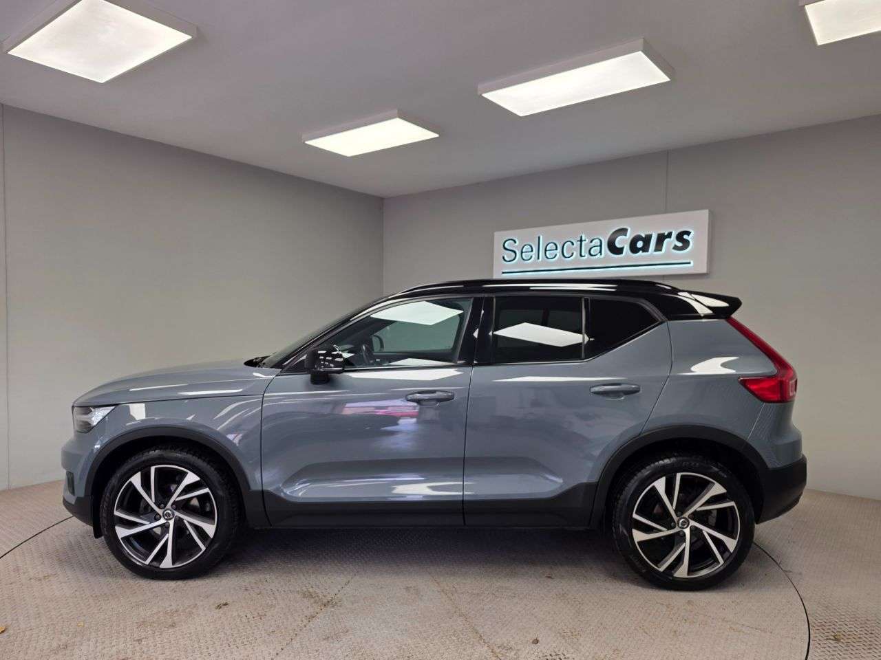 2022 VOLVO XC40 2022 VOLVO XC40