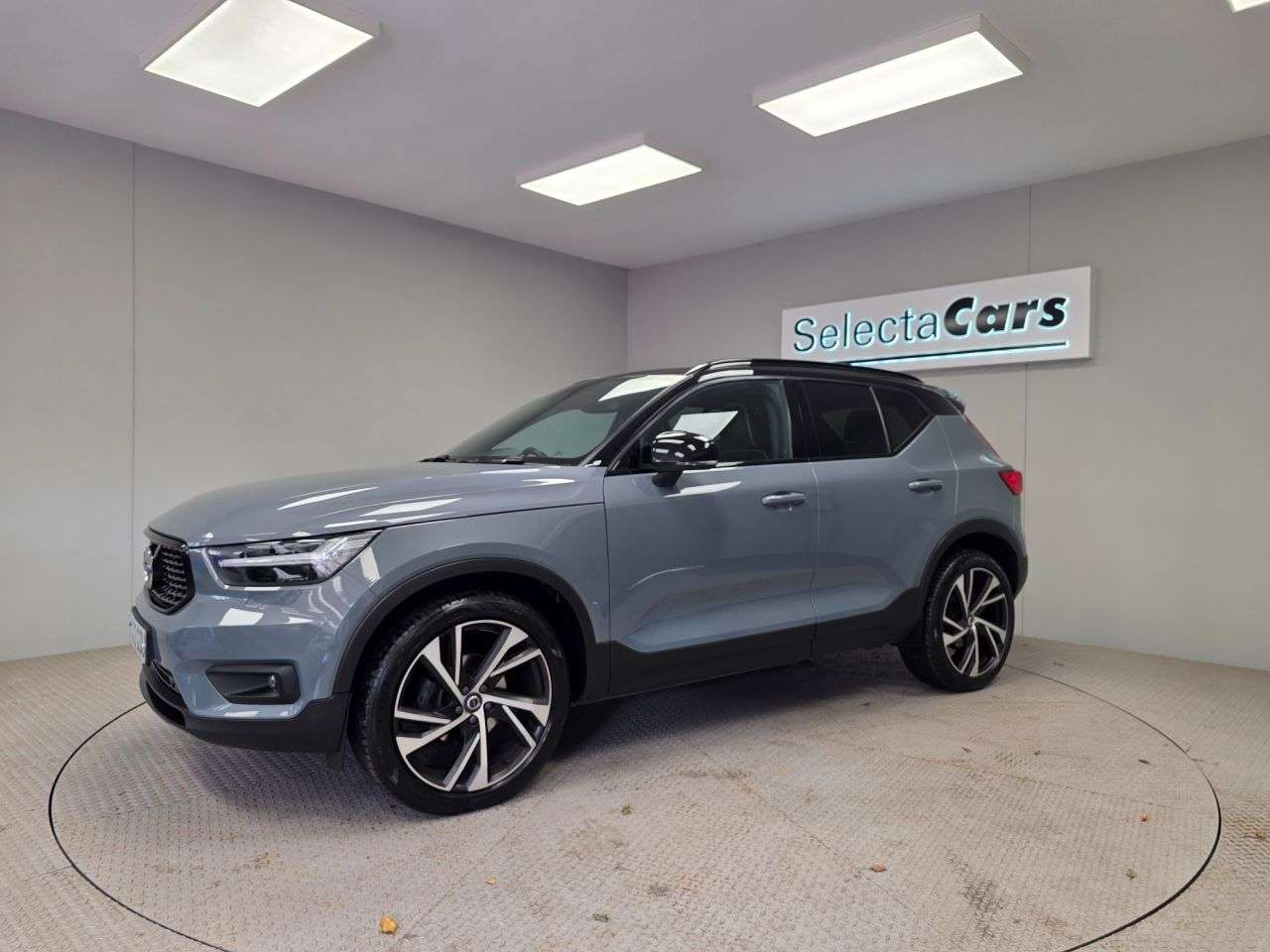 2022 VOLVO XC40 2022 VOLVO XC40