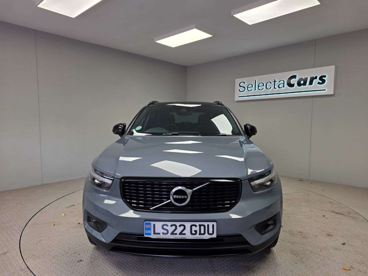 A 2022 VOLVO XC40 1.5 T3 R-Design Pro SUV 5dr Petrol Auto Euro 6 (s/s) (163 ps) A 2022 VOLVO XC40 1.5 T3 R-Design Pro SUV 5dr Petrol Auto Euro 6 (s/s) (163 ps)