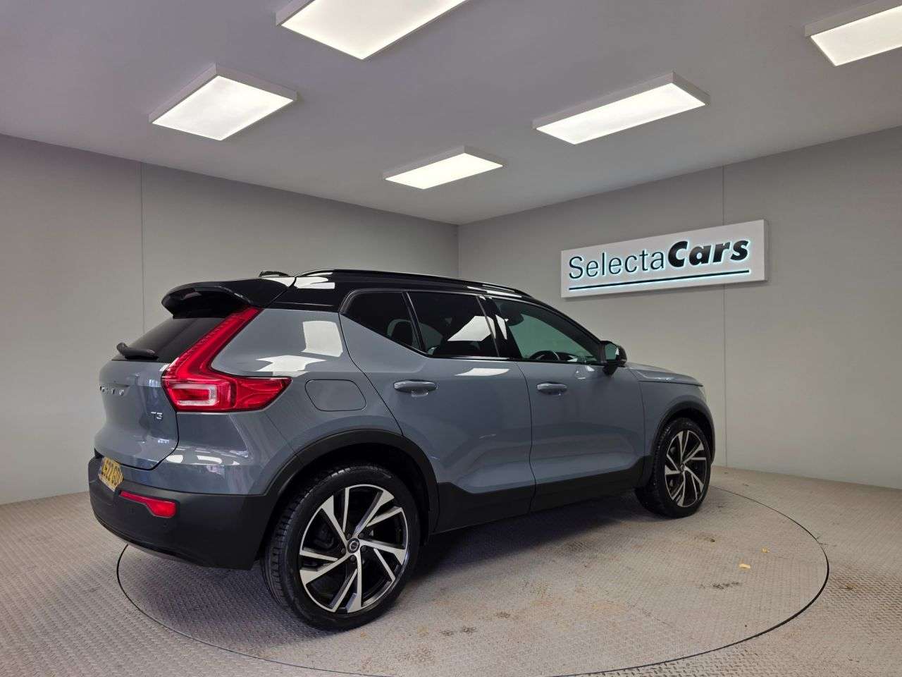 2022 VOLVO XC40 2022 VOLVO XC40