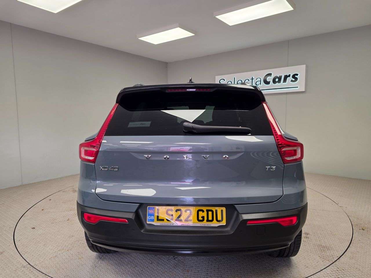 2022 VOLVO XC40 2022 VOLVO XC40